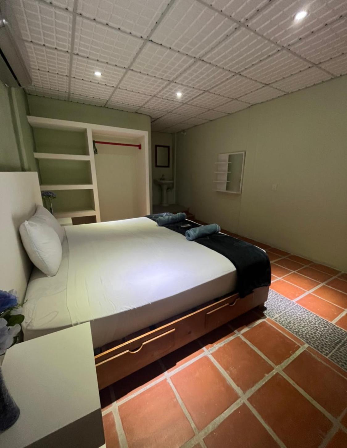Surf Paradise Zicatela Hotel ปูแอร์โตเอสกอนดิโด ภายนอก รูปภาพ