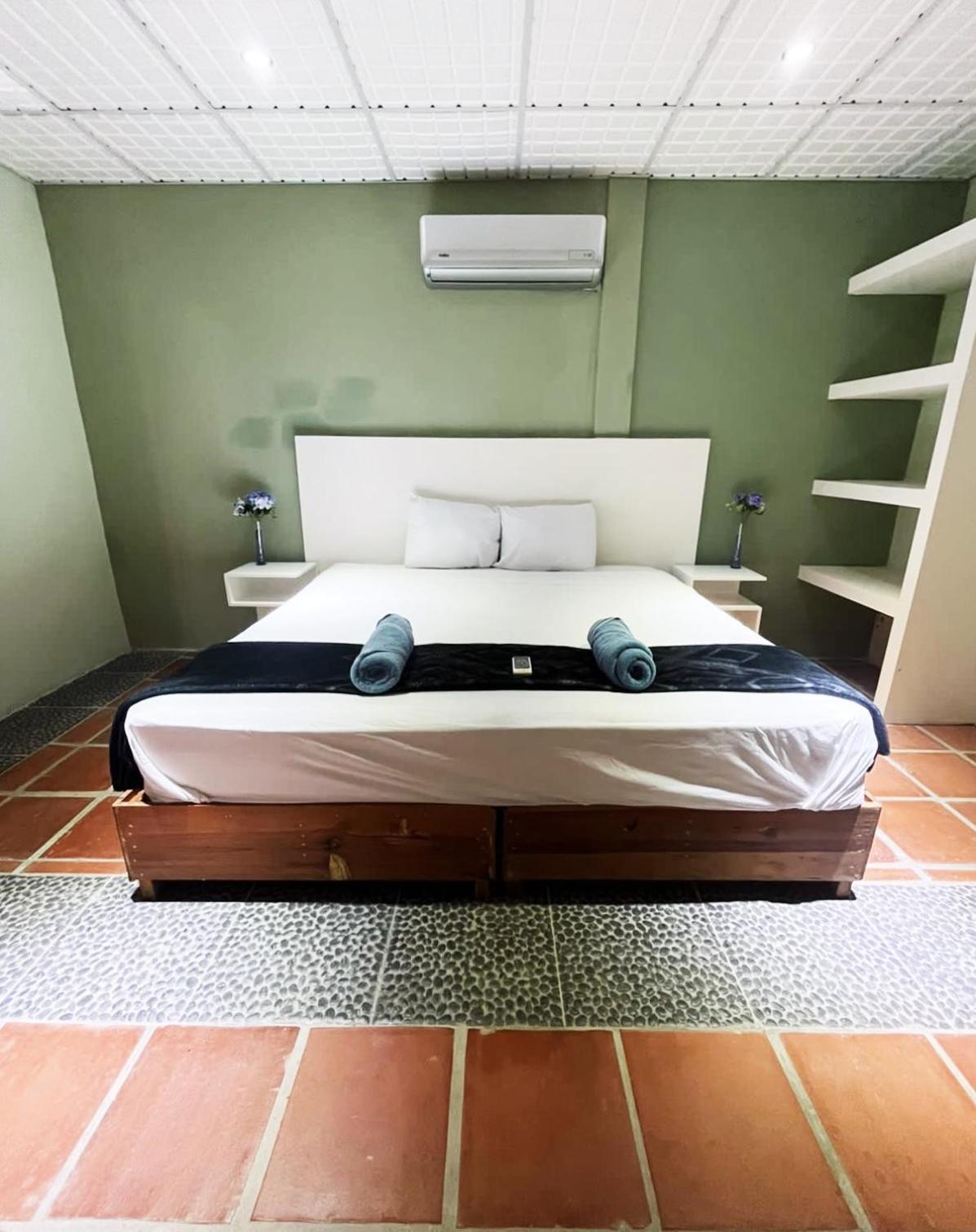 Surf Paradise Zicatela Hotel ปูแอร์โตเอสกอนดิโด ภายนอก รูปภาพ